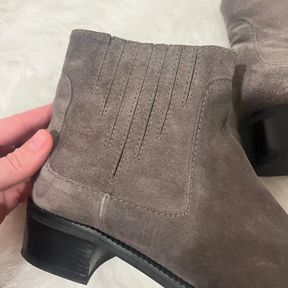Aquatalia Oribella grey suede Leather Sole perfect for spring! - Picture 6 of 13
